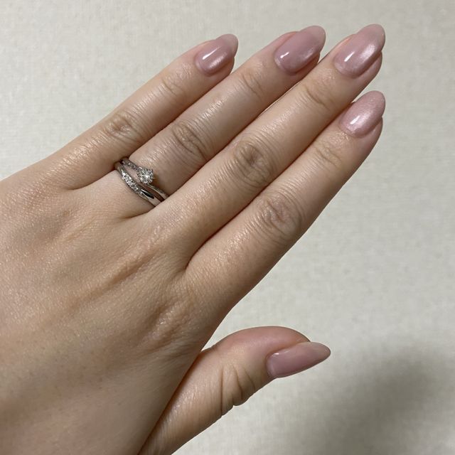 【銀座ダイヤモンドシライシの口コミ】 質の良さと適正価格で選びました。指が細く長いわけでもないので、指全体…