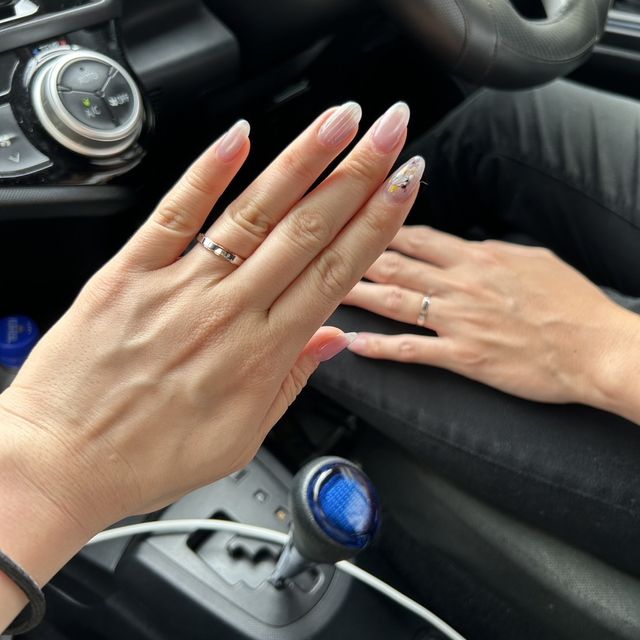 【ケイウノ ブライダル(K.UNO BRIDAL)の口コミ】 私たちが選んだ指輪はシンプルなデザインですが、オレンジゴールドがワン…