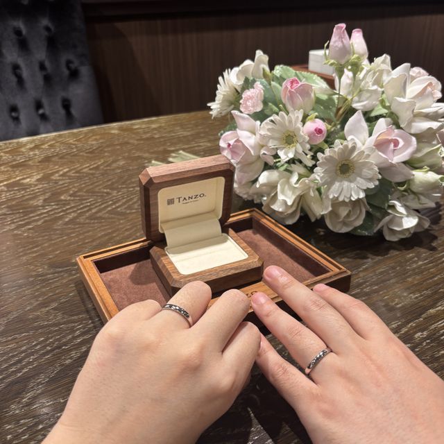 【TANZO.(鍛造指輪)の口コミ】 シンプルなデザインですが、着け心地に影響しない程よい厚みもあってとて…