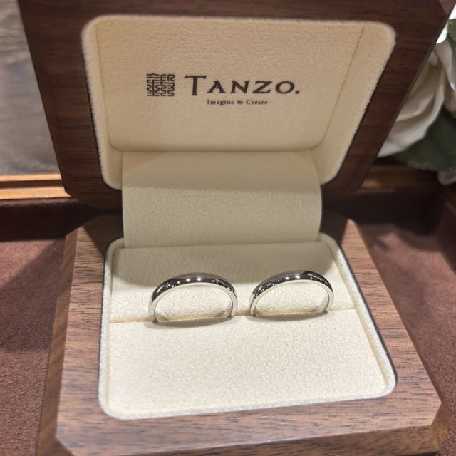 【TANZO.(鍛造指輪)の口コミ】 シンプルなデザインですが、着け心地に影響しない程よい厚みもあってとて…