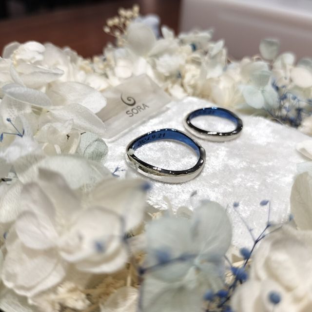 【SORA(ソラ)の口コミ】 指輪は発色の良い素材と一般的な素材の組み合わせができ、艶あり・艶なし…