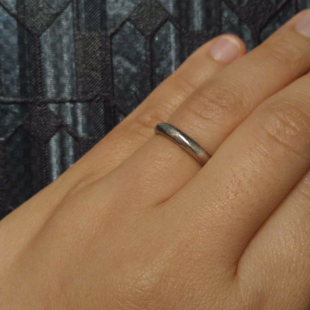 【アイプリモ(I-PRIMO)の口コミ】 こちらのお店で婚約リングをフルオーダーしました。
それと一緒につけてバ…