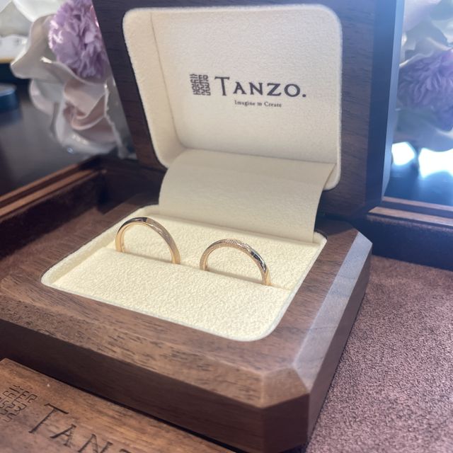 【TANZO.(鍛造指輪)の口コミ】 ふたりともこだわりが強いので、2人全く同じデザインではなく、お互いが気…