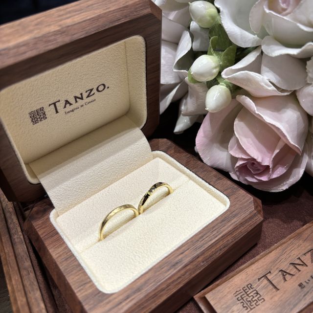 【TANZO.(鍛造指輪)の口コミ】 色はブランドオリジナルのグリーンゴールドで、非常に綺麗な色です。また…