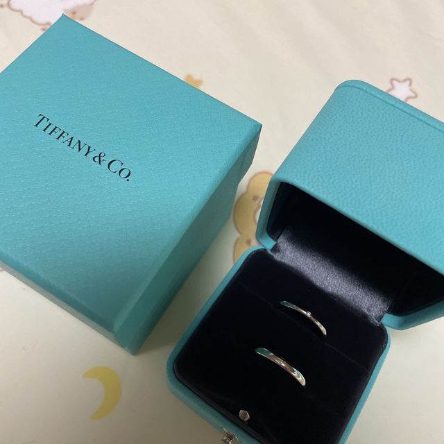【ティファニー(Tiffany & Co.)の口コミ】 私はダイヤの付いた指輪にしたのですが、シンプルだけど煌めく理想通りの…