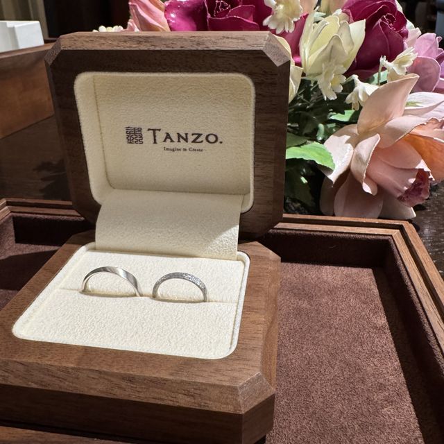 【TANZO.(鍛造指輪)の口コミ】 しっかりペア感がありつつ、お互い好きなテイストのデザインにしました。…