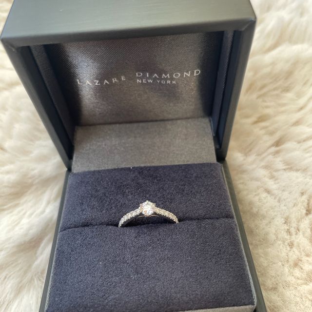 【ラザール ダイヤモンド(LAZARE DIAMOND)の口コミ】 華やかで可憐さもあり、上品さもある指輪を探しており、まさに理想通りの…