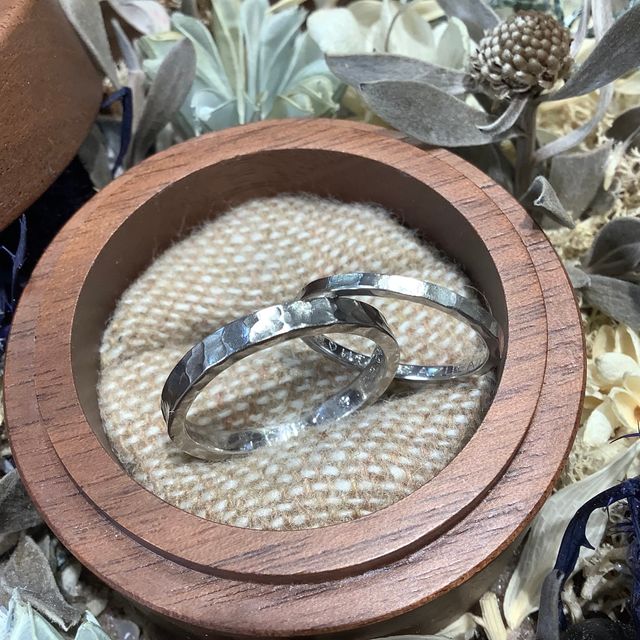 【鎌倉彫金工房の口コミ】 かなりの種類の中から太さ、材質、デザイン、選べないほどありました。
2…