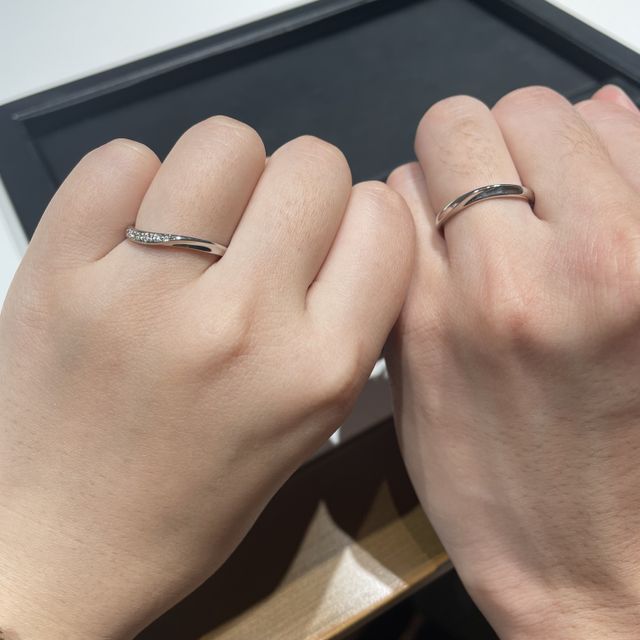 【ラザール ダイヤモンド(LAZARE DIAMOND)の口コミ】 よくあるデザインではなく、シンプルでも見える角度によって見え方が違う…