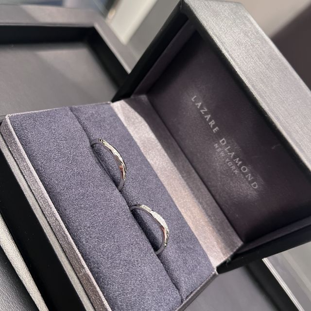 【ラザール ダイヤモンド(LAZARE DIAMOND)の口コミ】 友人がラザールダイヤモンドの結婚指輪を付けており、デザインが素敵だと…