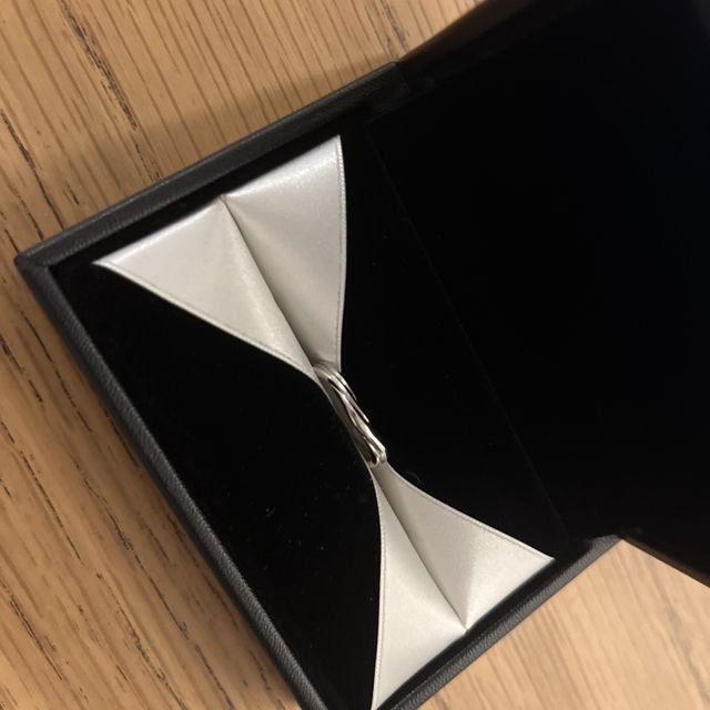 【銀座ダイヤモンドシライシの口コミ】 とても付け心地が良いです。もともとのデザインにはダイヤが複数ついてお…