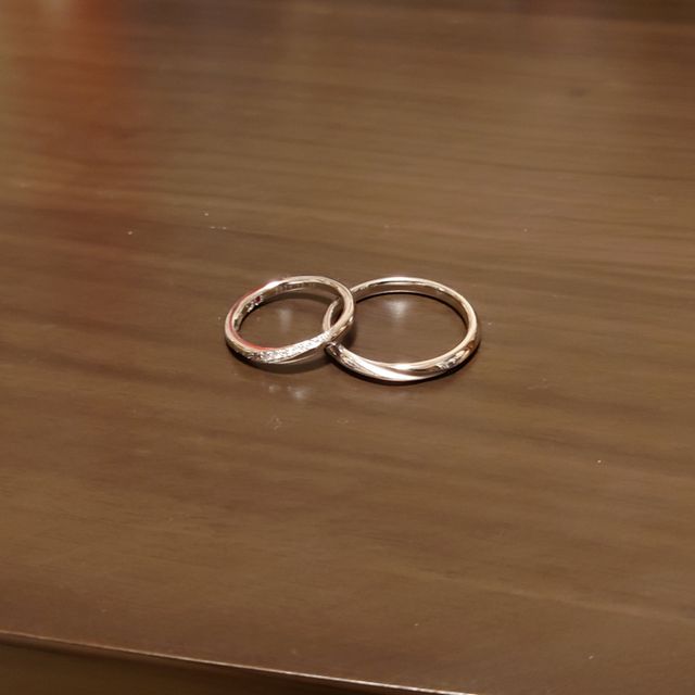 【アイプリモ(I-PRIMO)の口コミ】 女性用は、どの角度から見ても上品に輝いてくれます。また、ライン状に並…