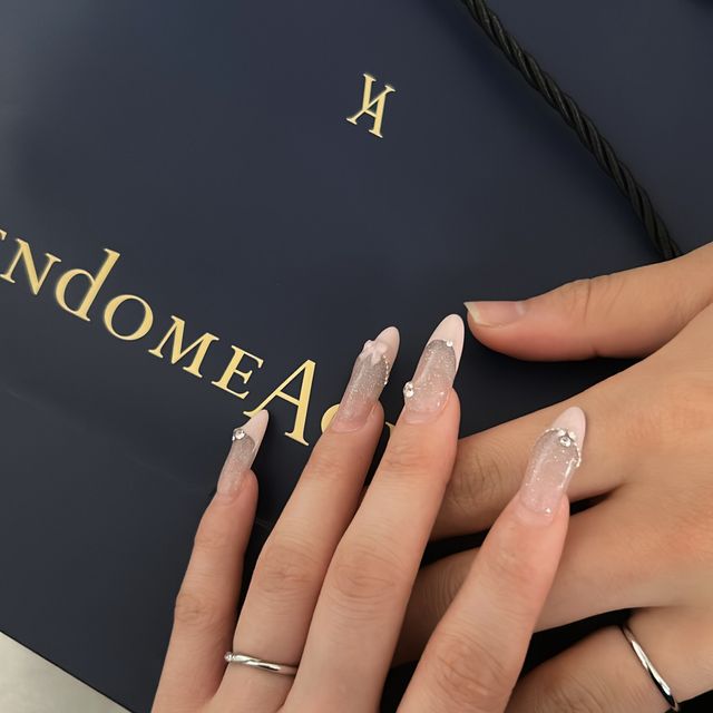 【ヴァンドーム青山(VENDOME AOYAMA)の口コミ】 シンプルなデザインで服装にも合わせやすい。
また、シンプルなデザインの…