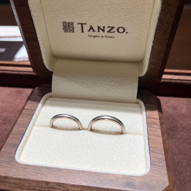 【TANZO.(鍛造指輪)の口コミ】 もともとデザインのイメージがありTANZOさんを選びました。お目当てのデザ…