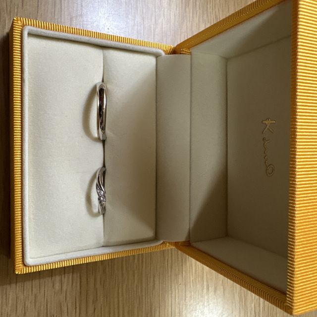 【ケイウノ ブライダル(K.UNO BRIDAL)の口コミ】 シンプルで誰にでも合うものが多いと思った。
その中でも少しラインを入れ…