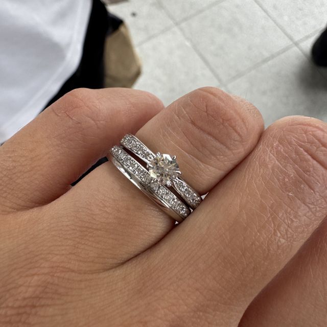 【TANZO.(鍛造指輪)の口コミ】 婚約指輪はダイヤが沢山ある物を選びました。プロポーズ時はダイヤを購入…
