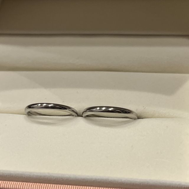 【ケイウノ ブライダル(K.UNO BRIDAL)の口コミ】 ぱっと見シンプルで飽きずに長く使えるデザインを探していました。
こちら…