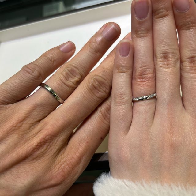 【アイプリモ(I-PRIMO)の口コミ】 始めはウェーブの指輪を探していたのですが、婚約指輪がソリティアリング…