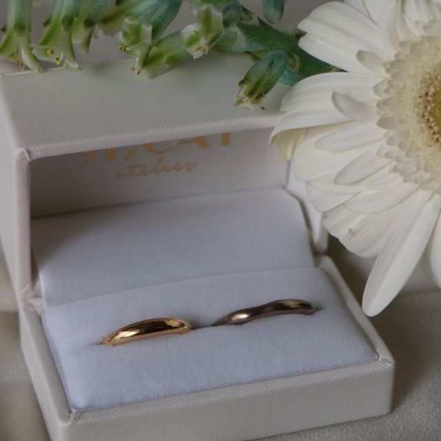 【atelier ST, CAT(アトリエ エスティーキャット)の口コミ】 私たち夫婦は欲しい指輪のタイプが違ったので、手の形や肌の色、普段のフ…