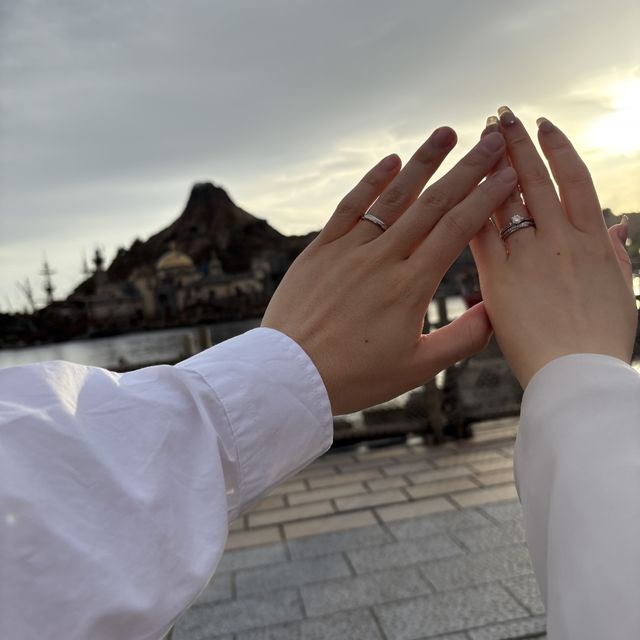 【エクセルコダイヤモンド(EXELCO DIAMOND)の口コミ】 女性は小さなダイヤモンドが連なっているのと、男性は艶消しで輝きがあり…