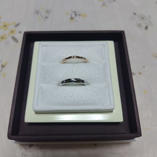 【LUCIE(ルシエ)の口コミ】 シンプルだけど波打っているデザイン他にはあまり見た事がないものだった…