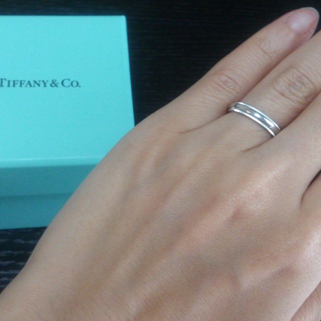 【ティファニー(Tiffany & Co.)の口コミ】 婚約指輪をこちらで購入したため、重ね付けのことを考えて婚約指輪も併せ…