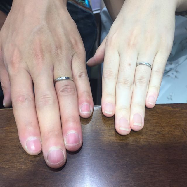 【SWEET BLUE DIAMOND(スウィートブルーダイヤモンド)の口コミ】 インターネットでデザインを検索したところ、ブルーダイヤのこちらのデザ…