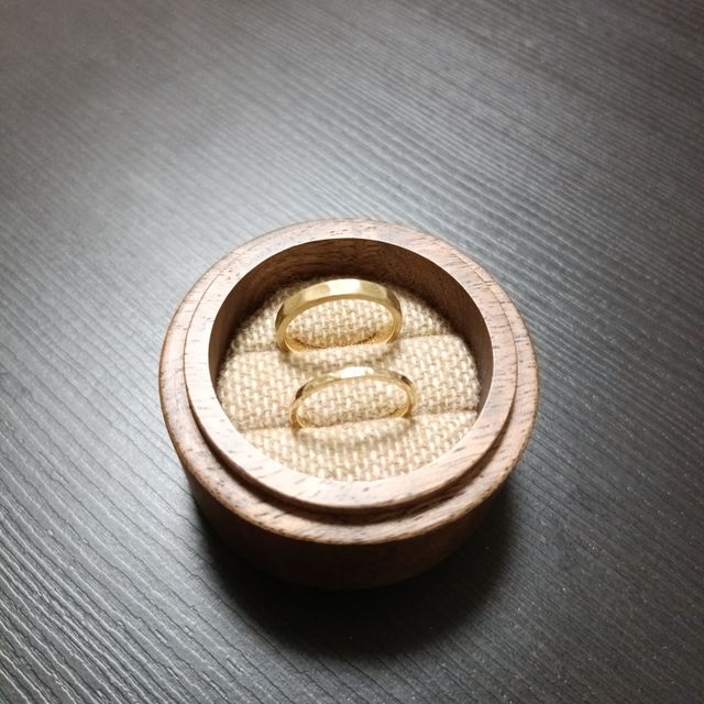 【鎌倉彫金工房の口コミ】 素材はイエローゴールドのt2.5、デザインは槌目を選択し、表面仕上げはヘ…