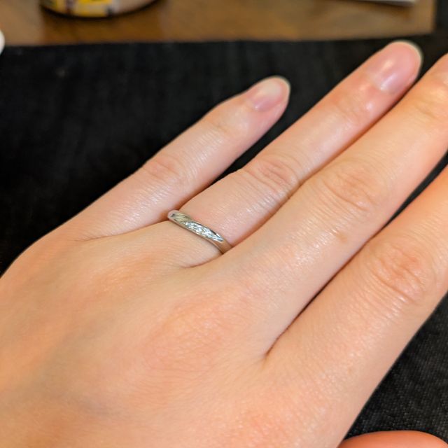 【銀座ダイヤモンドシライシの口コミ】 夫にねだって、シャイニングフローの結婚指輪、婚約指輪をセットで買って…
