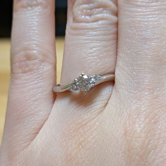 【銀座ダイヤモンドシライシの口コミ】 夫にねだって、シャイニングフローの結婚指輪、婚約指輪をセットで買って…