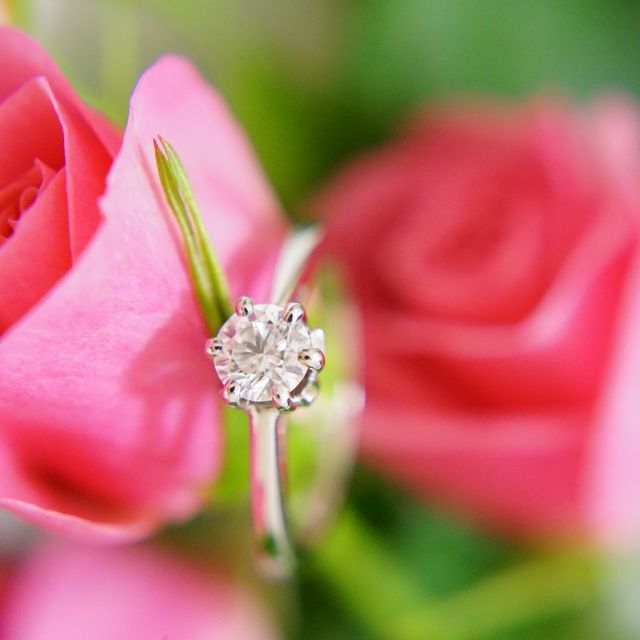 【ブルーナイル(Blue Nile)の口コミ】 旦那さんいわく：コスパが良いw　ダイヤモンド：0.52カラット、アイデアル…