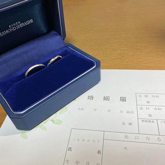 【銀座ダイヤモンドシライシの口コミ】 指輪自体にウェーブがついていて、それによりフィットしやすい構造になっ…