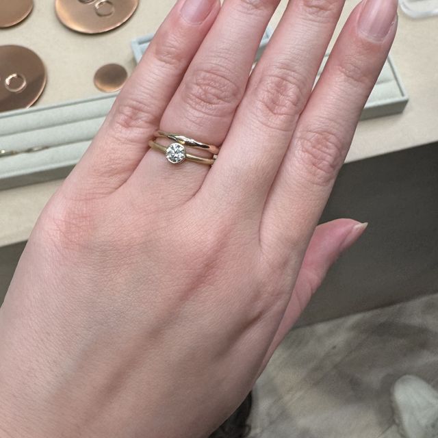 【mina.jewelry(ミナジュエリー)の口コミ】 夫と好きなデザインが違いそうなので、どちらも個人的に満足できるまで選…