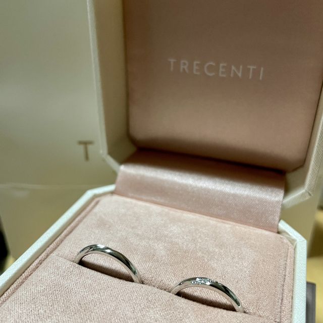 【TRECENTI(トレセンテ)の口コミ】 シンプルだけど、ウェーブになっている部分にダイヤモンドが5個ついている…