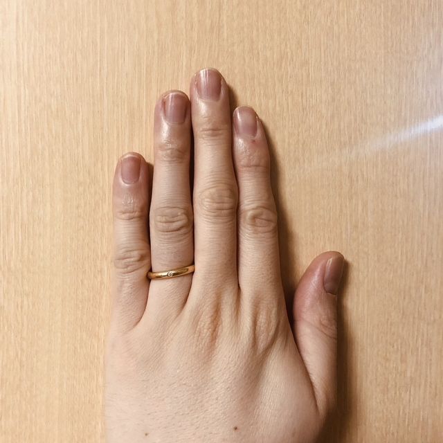 【ティファニー(Tiffany & Co.)の口コミ】 ティファニーの結婚指輪は、シンプルながらも洗練されたデザインで、長く…