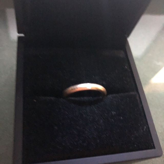 【ティファニー(Tiffany & Co.)の口コミ】 ティファニーの結婚指輪は、シンプルながらも洗練されたデザインで、長く…