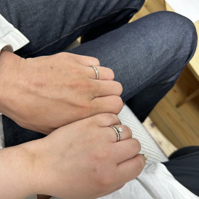 【出雲結(いずもゆい)の口コミ】 サンプルで合わせやすいです！
婚約指輪と結婚指輪の重ね付けを考えている…