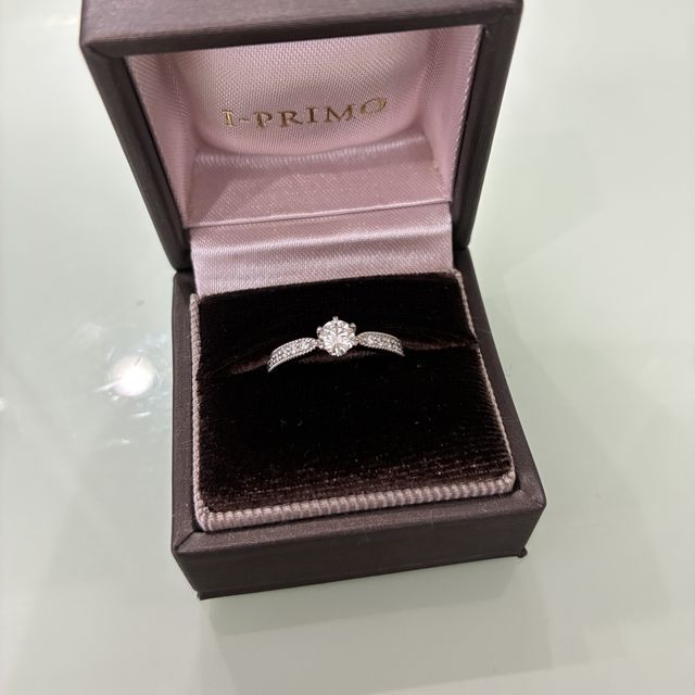 【アイプリモ(I-PRIMO)の口コミ】 ミル打ちの繊細なデザインがとても上品で、アンティーク調の雰囲気に一目…