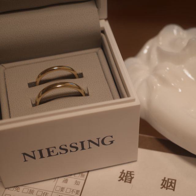 【NIESSING(ニーシング)の口コミ】 このリングは一見シンプルですが、シルバーとゴールドの色味がかなり豊富…