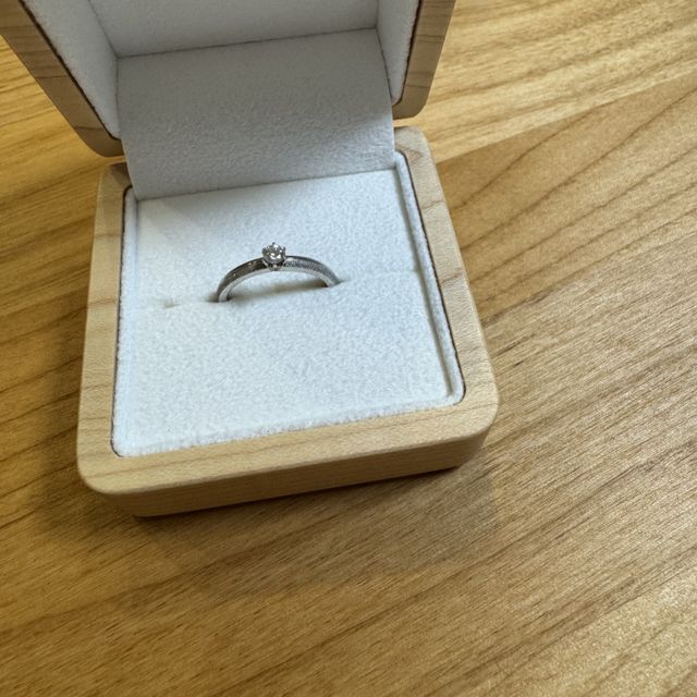 【CRAFY(クラフィ)の口コミ】 もともと指輪のブランドや価格に興味がない相手だったため、指輪のデザイ…