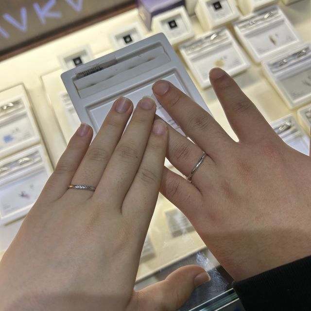 【俄(にわか)の口コミ】 ダイヤが斜めにカーブを描くようにはめ込まれているのが素敵だった。
ブラ…