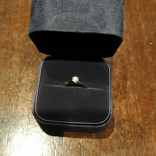 【ティファニー(Tiffany & Co.)の口コミ】 婚約指輪は、彼がプロポーズの時にサプライズで用意してくれたものでした…