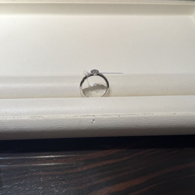 【AMATSU(アマツ)の口コミ】 重ね付けしやすく、サイドに着いているダイヤモンドも綺麗だった。装着し…