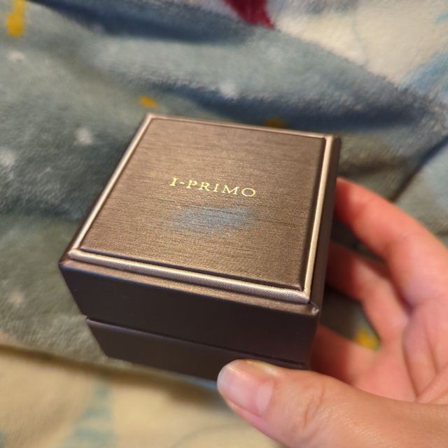 【アイプリモ(I-PRIMO)の口コミ】 結婚指輪は着用する瞬間つるっとして気持ちいいです。そして2色で美しいで…