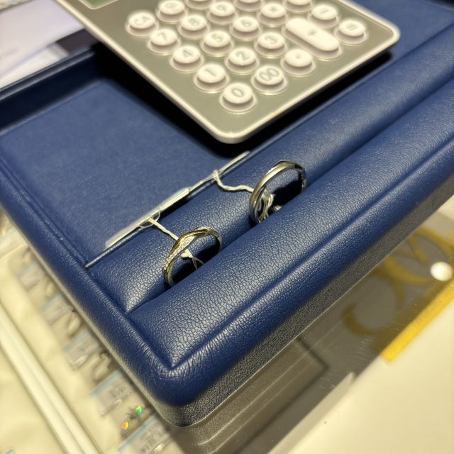 【銀座ダイヤモンドシライシの口コミ】 スタイリッシュなデザインが好きで、試着して心打たれました...！！キラキ…