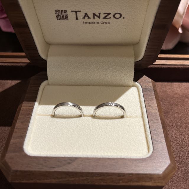 【TANZO.(鍛造指輪)の口コミ】 シンプルなデザインということで、2本のラインとその間にヘアライン加工を…