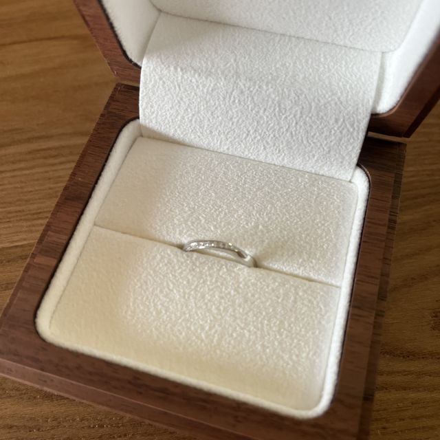 【Ponte Vecchio(ポンテヴェキオ)の口コミ】 ウェーブのラインでダイヤが輝いていること！ダイヤモンドもブランドの品…