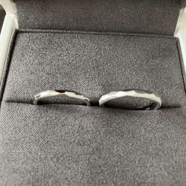 【ECRIN(エクラン)の口コミ】 男性は艶消しになっていて、本人がデザインと艶消しになったところが気に…