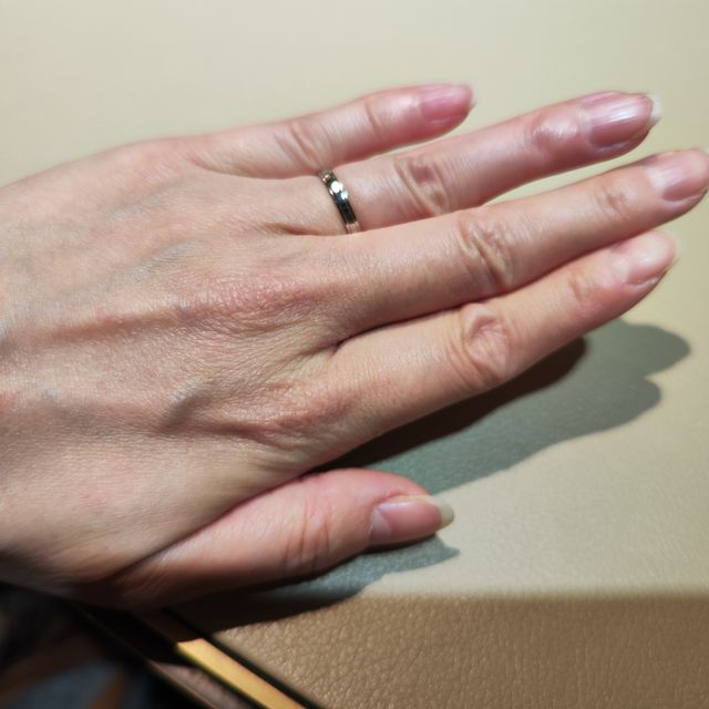 【カルティエ(Cartier)の口コミ】 アレルギーの一番出にくいプラチナを選びました。デザインはシンプルなも…