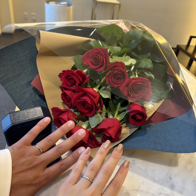 【ROYAL ASSCHER(ロイヤル・アッシャー)の口コミ】 たくさん悩んで5店舗ほど見に行きました。
他店のスタッフの方にも、周り…